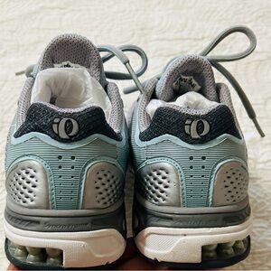 Pearl Izumi Ladies Sneakers Size 9